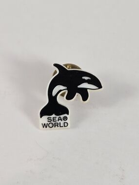 Plastic SeaWorld pin